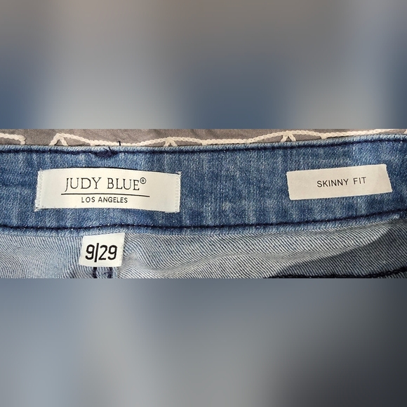 Judy Blue Released Hem Skinny Jeans Size 9/29 - Picture 5 of 7
